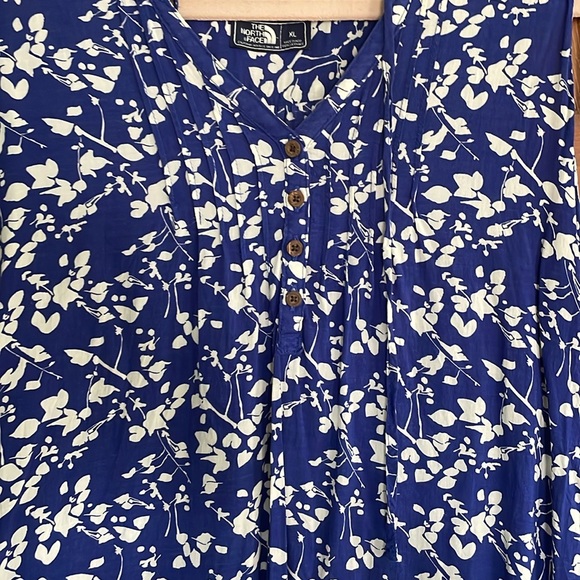 The North Face top. Size XL - Picture 3 of 7